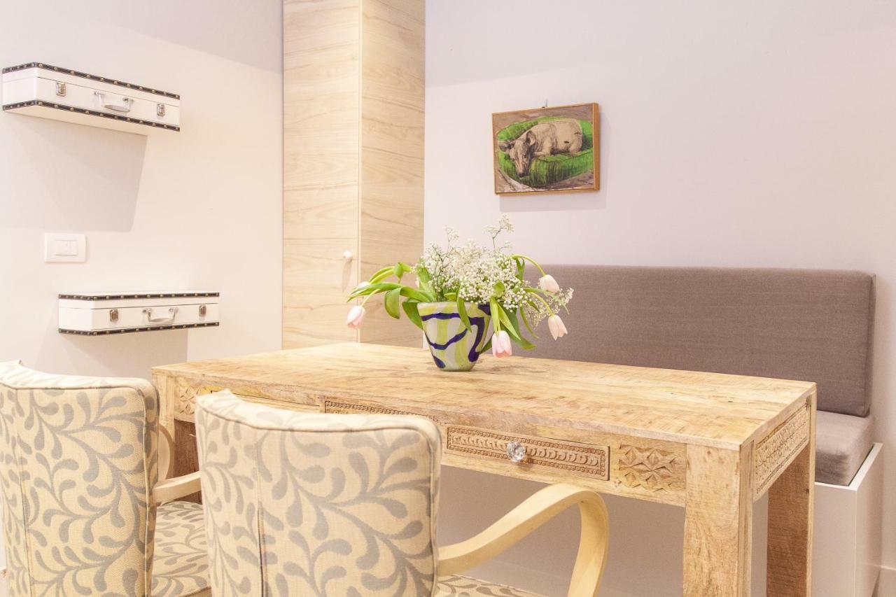 Sweet Flora In Vouliagmeni Apartment